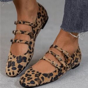 Sara and Kate Charleston size 40 Leopard Print Women's Flats buckle  Straps NWT